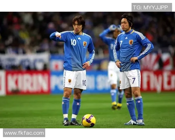 锤子足球的崛起与挑战解析:从草根到职业的奋斗历程与未来展望 锤子足球的崛起与挑战解析:从草根到职业的奋斗历程与未来展望